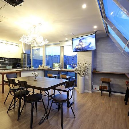 First Guesthouse Busan Bagian luar foto