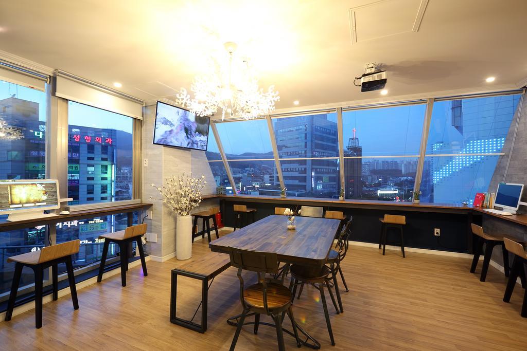 First Guesthouse Busan Bagian luar foto