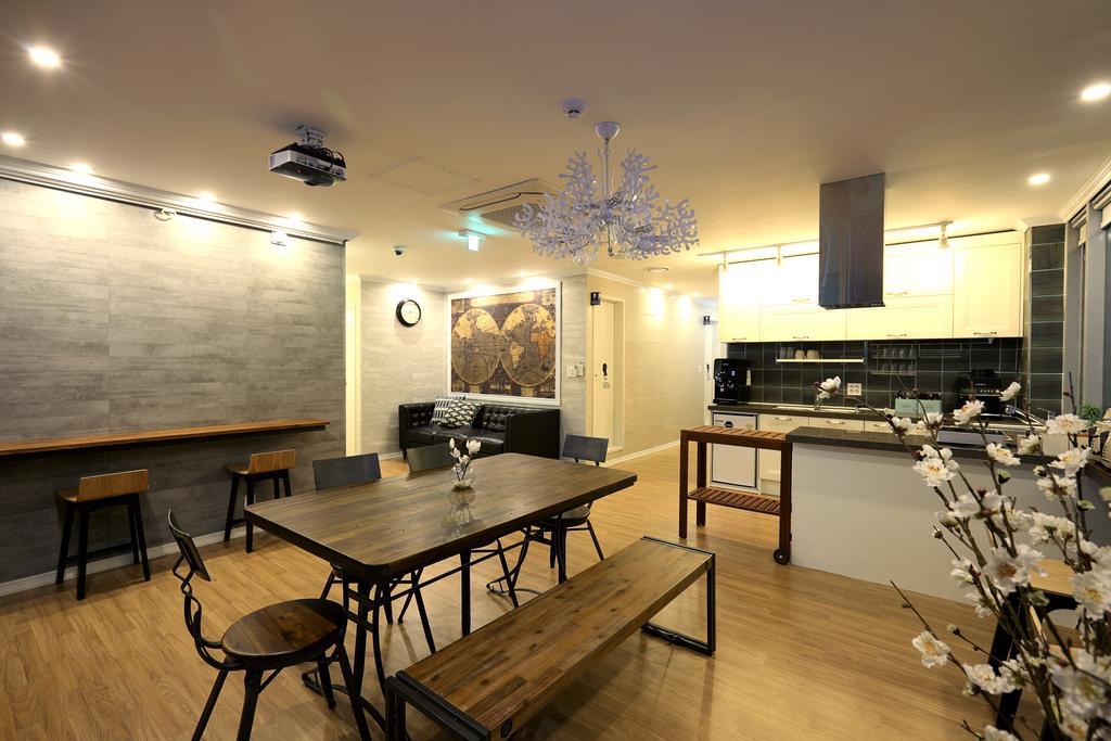First Guesthouse Busan Bagian luar foto