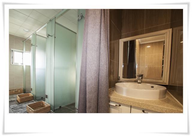 First Guesthouse Busan Bagian luar foto