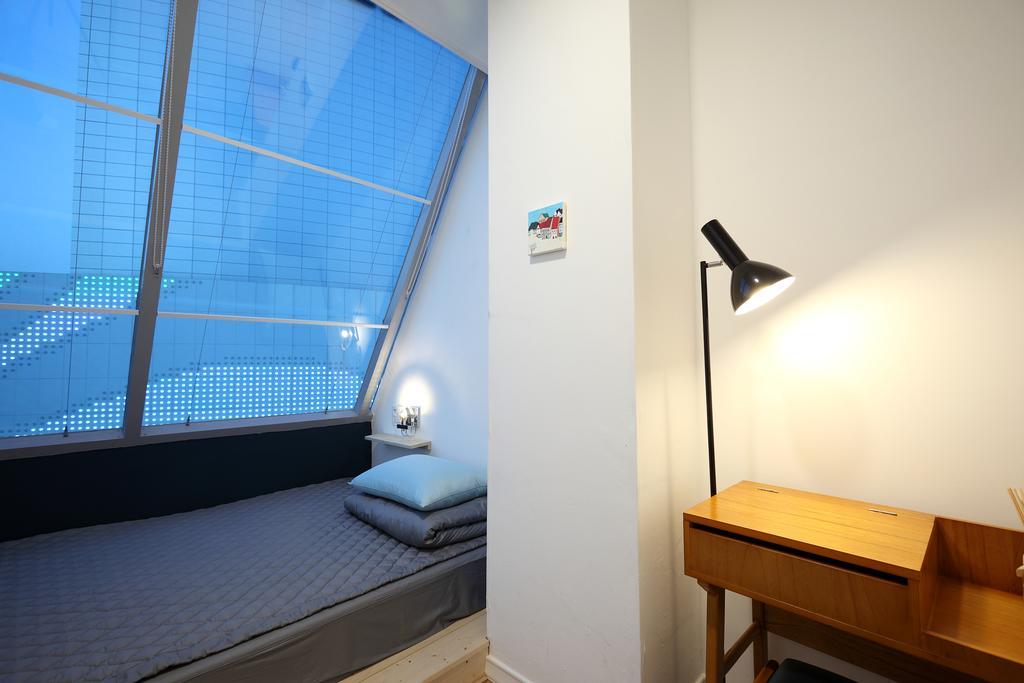 First Guesthouse Busan Bagian luar foto