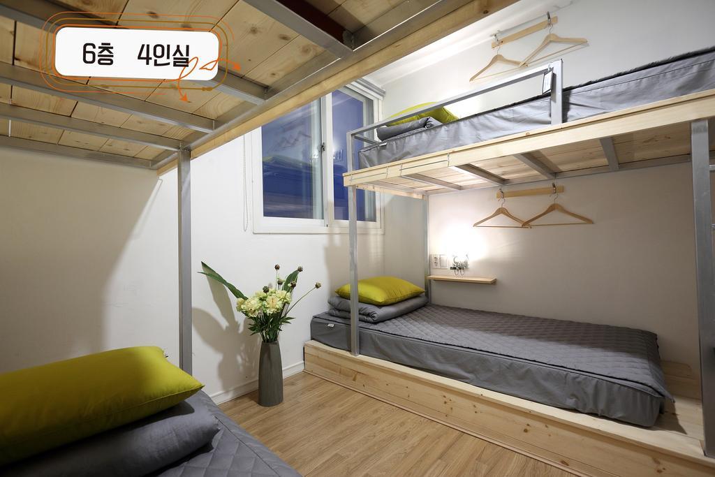 First Guesthouse Busan Bagian luar foto