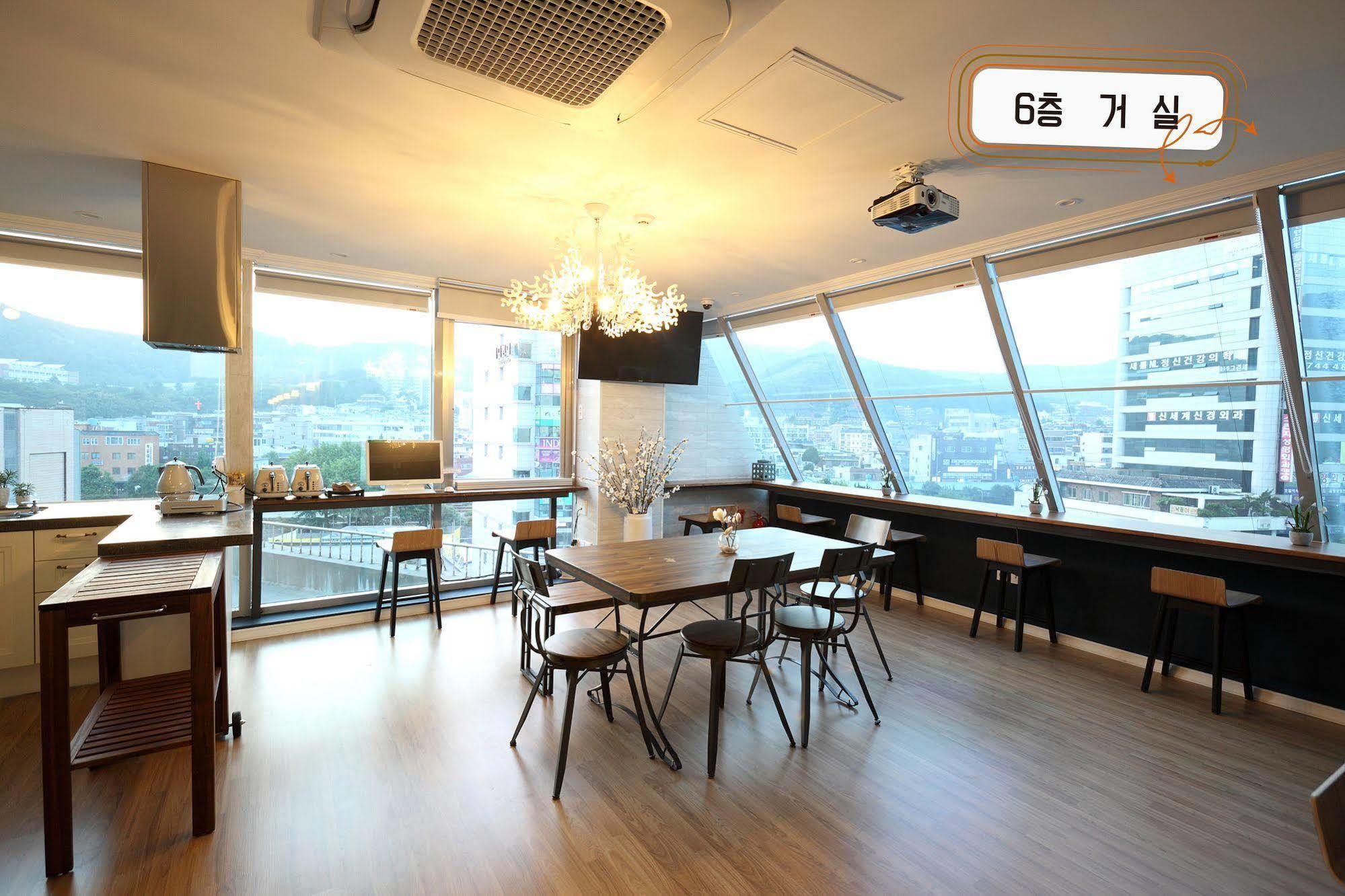 First Guesthouse Busan Bagian luar foto