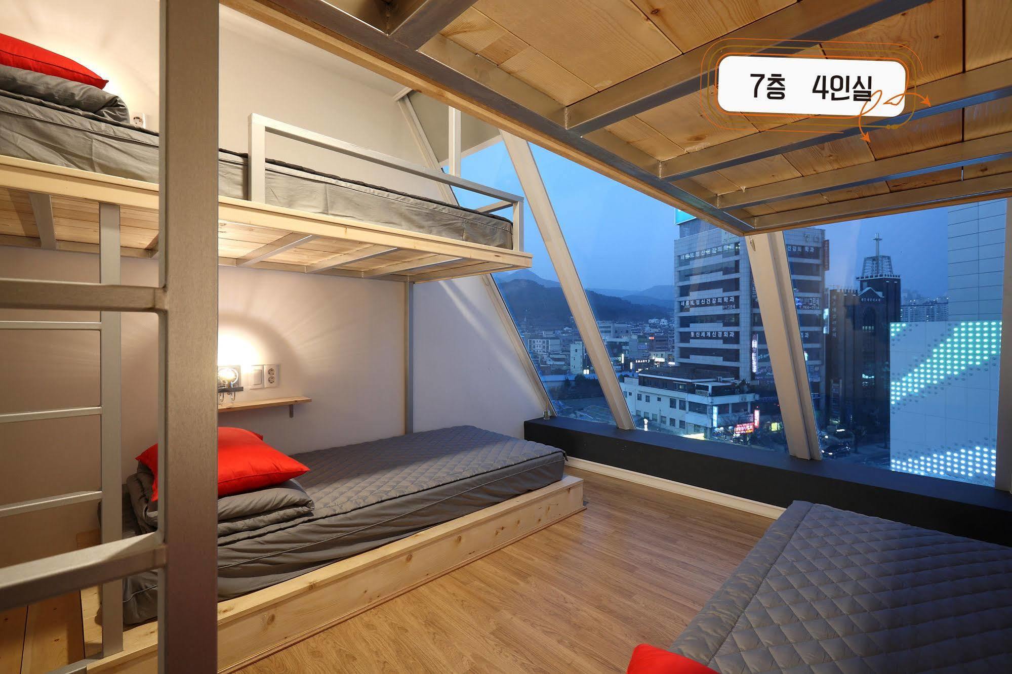 First Guesthouse Busan Bagian luar foto
