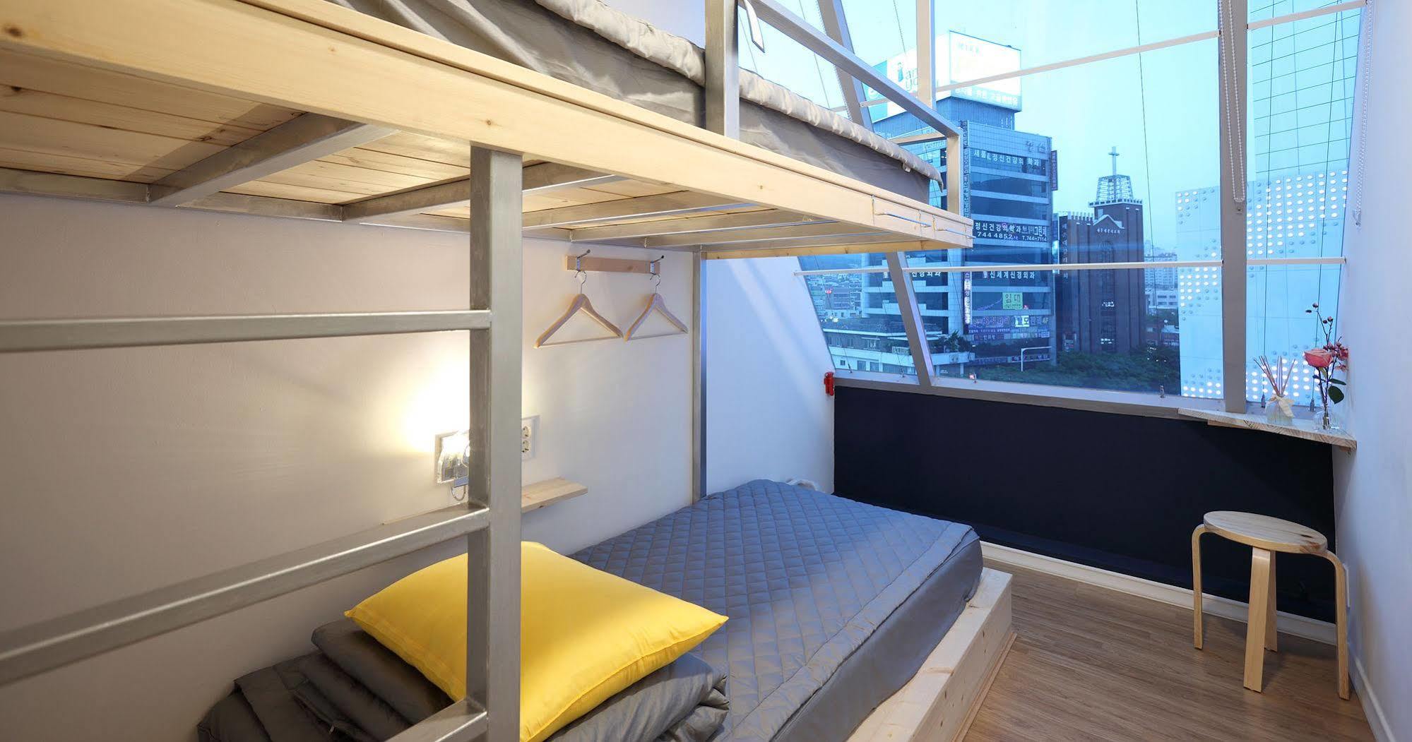 First Guesthouse Busan Bagian luar foto