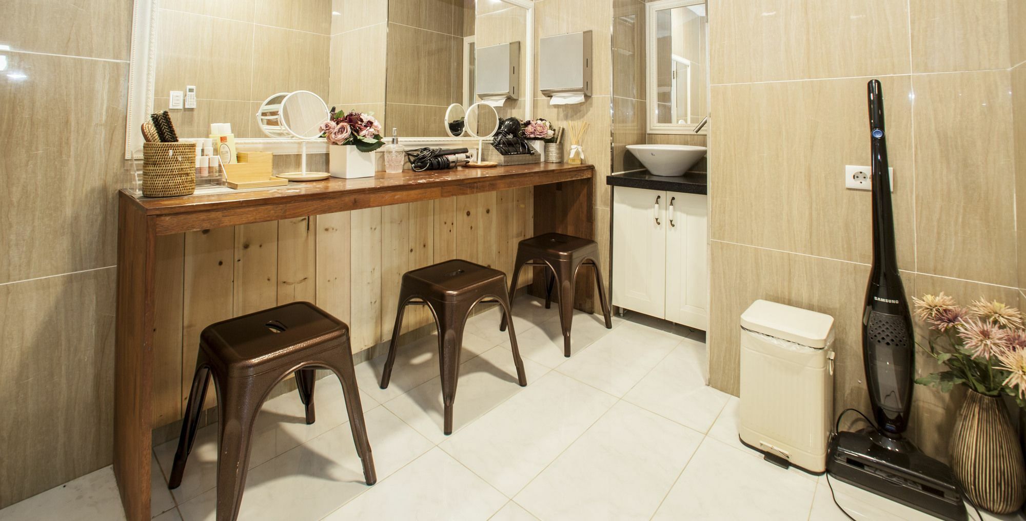 First Guesthouse Busan Bagian luar foto